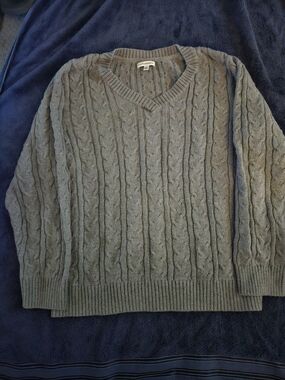 Cable-Knit V-Neck Sweater in Grey